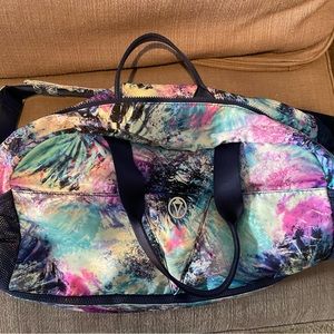 🔸 Ivivva by lululemon weekend explorer duffle